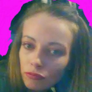 Meet your Posher, Adrienne